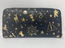 Load image into Gallery viewer, Harry Potter Wallet Premium Hogwarts Crest Bioworld
