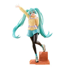 Load image into Gallery viewer, Piapro Figure Hatsune Miku Holiday Memories -Mountain Climbing- Banpresto
